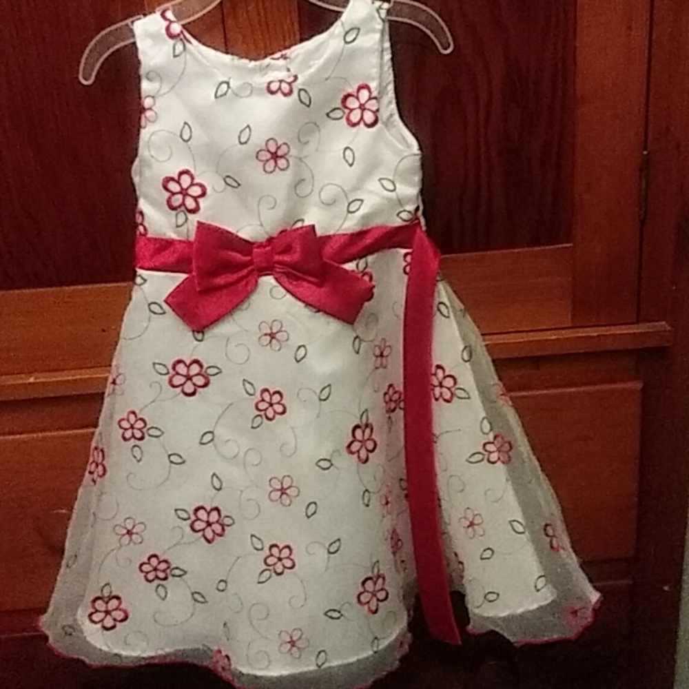 Precious red and white flower dress.